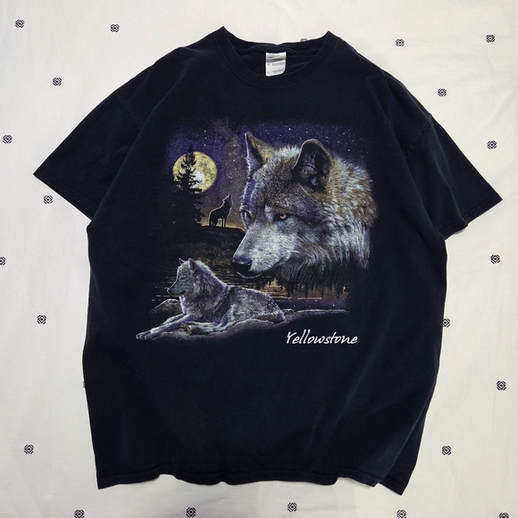 Vintage Yellowstone National Park graphic T-shirt - Picture 1 of 6